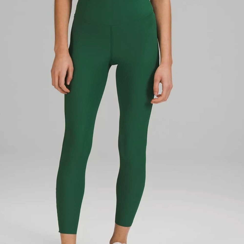Gorgeous green lululemon leggings ☘️💚